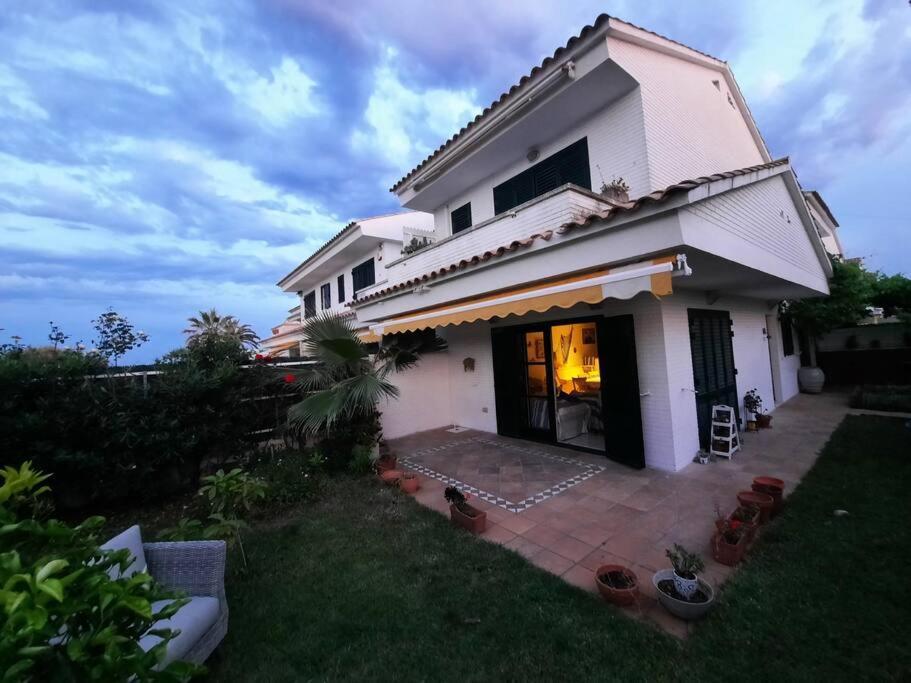 Cosy House With Garden Infront Of The Sea Creixell Exterior foto