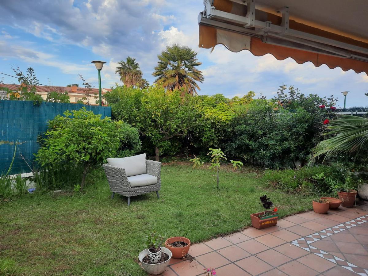 Cosy House With Garden Infront Of The Sea Creixell Exterior foto